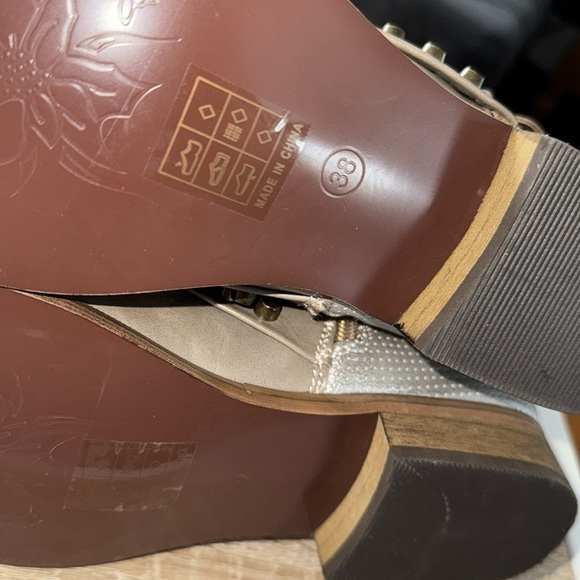 Patrizia boots size 8 NEW Stylish leather studded Tan Silver Boots spring step - Picture 2 of 7